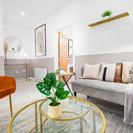 Luxury Apartment - Wifi - Smart Tv - Near City Centre - 2Mr برمنغهام الغرفة الصورة