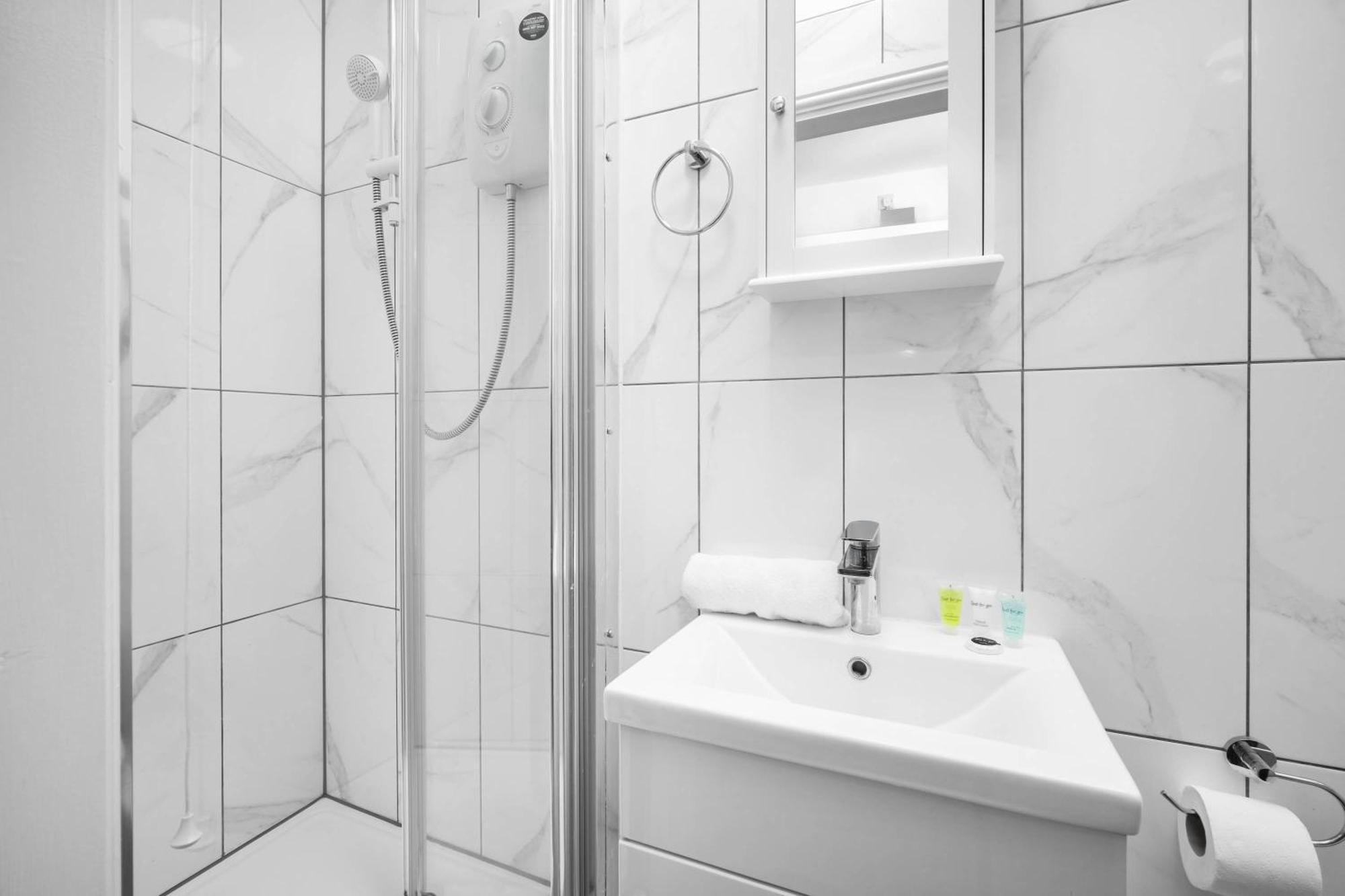 Luxury Apartment - Wifi - Smart Tv - Near City Centre - 2Mr برمنغهام الغرفة الصورة